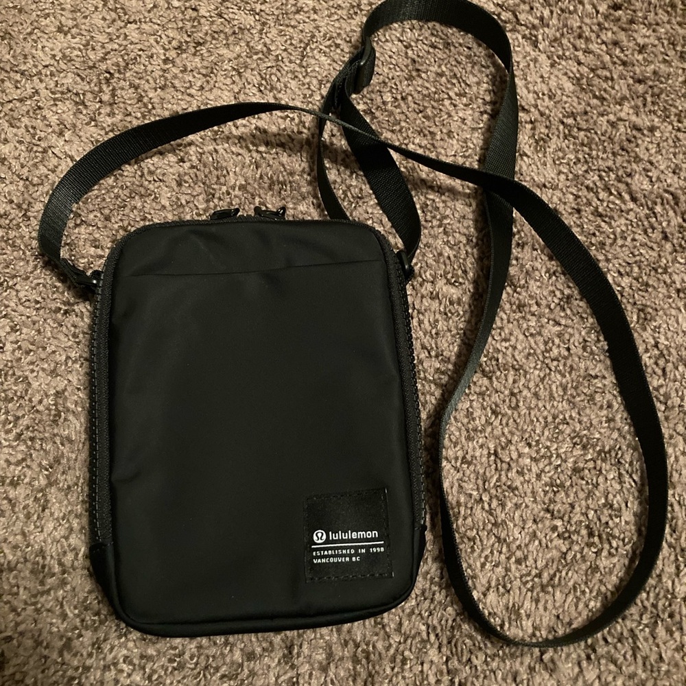 Lululemon crossbody